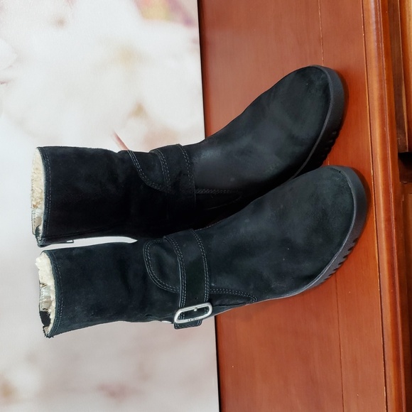 UGG Black Boots with Suede Finish - 7 - Picture 1 of 10